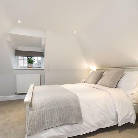 Gorgeous Apartment In The Centre Of 윈체스터 외부 사진