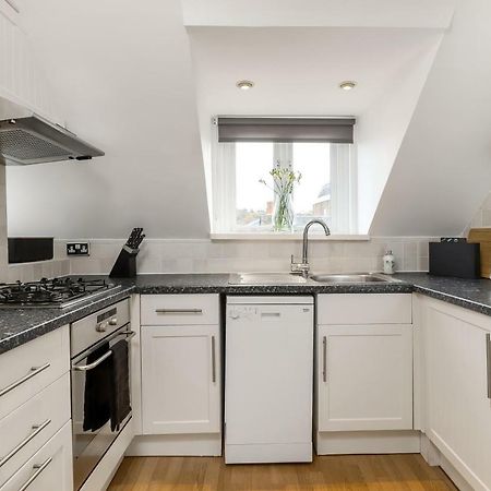 Gorgeous Apartment In The Centre Of 윈체스터 외부 사진