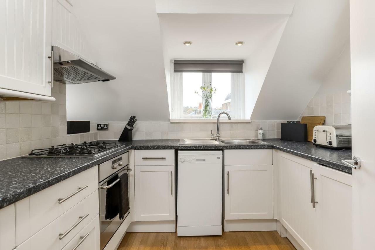 Gorgeous Apartment In The Centre Of 윈체스터 외부 사진