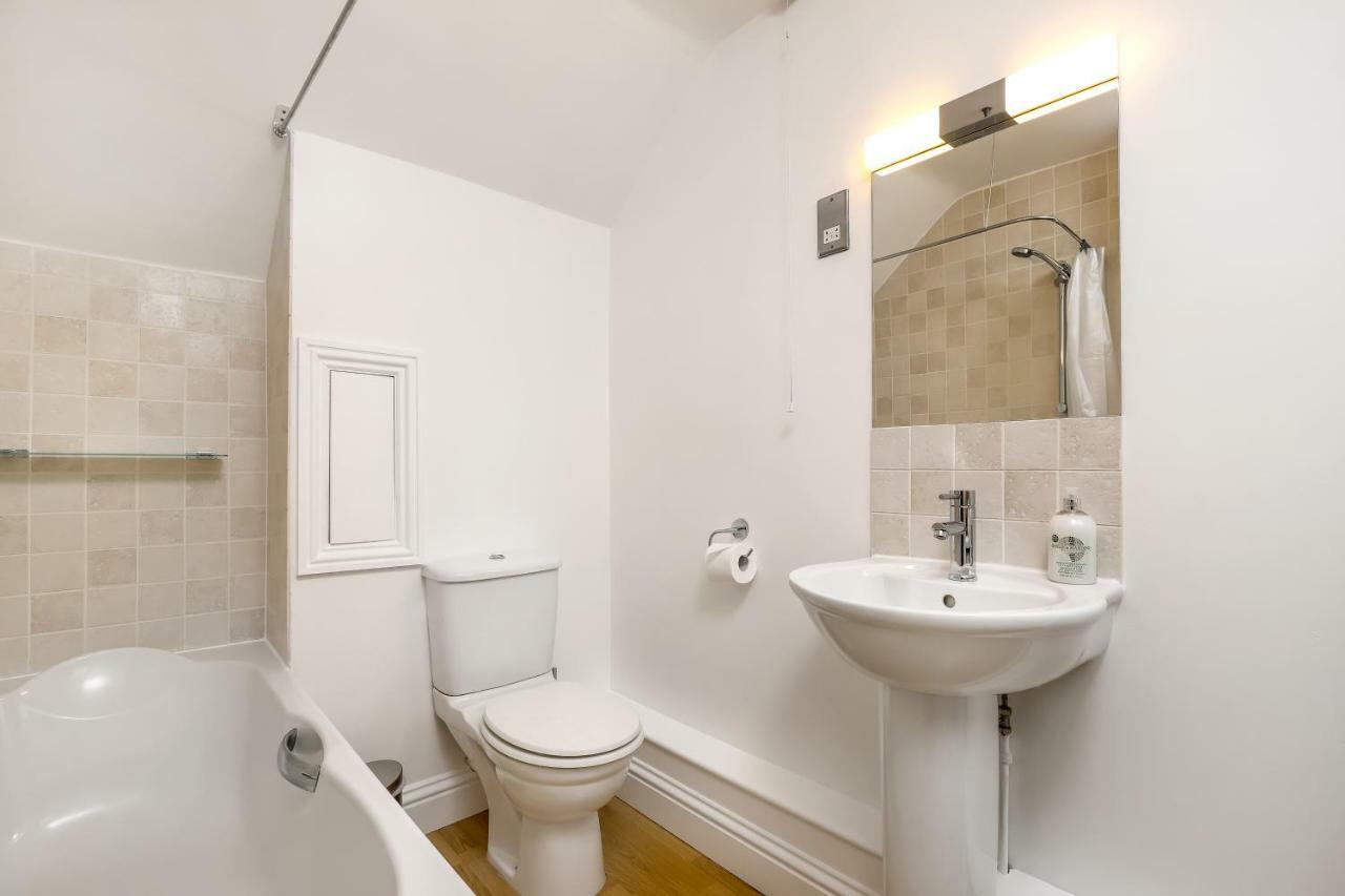 Gorgeous Apartment In The Centre Of 윈체스터 외부 사진